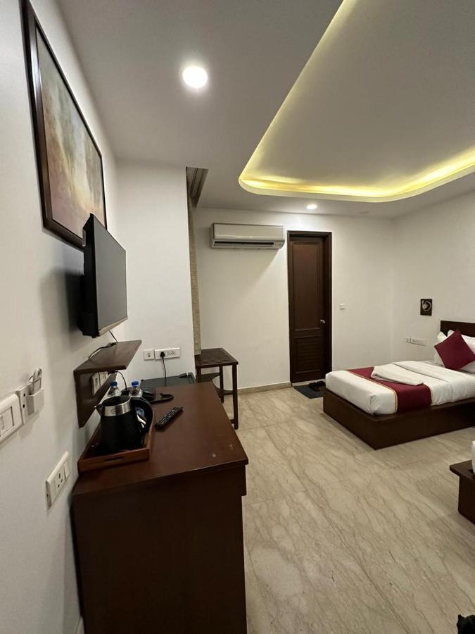 Hotel The Imperio New Delhi Exterior photo