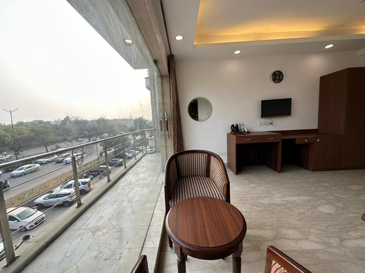Hotel The Imperio New Delhi Exterior photo