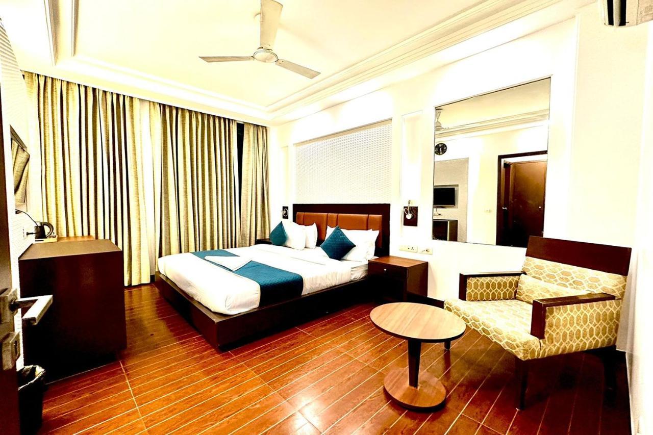 Hotel The Imperio New Delhi Exterior photo